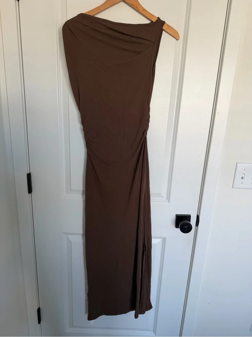 NWT Commense One-Shoulder Brown Midi Dress with Side Slit Small - Picture 3 of 4